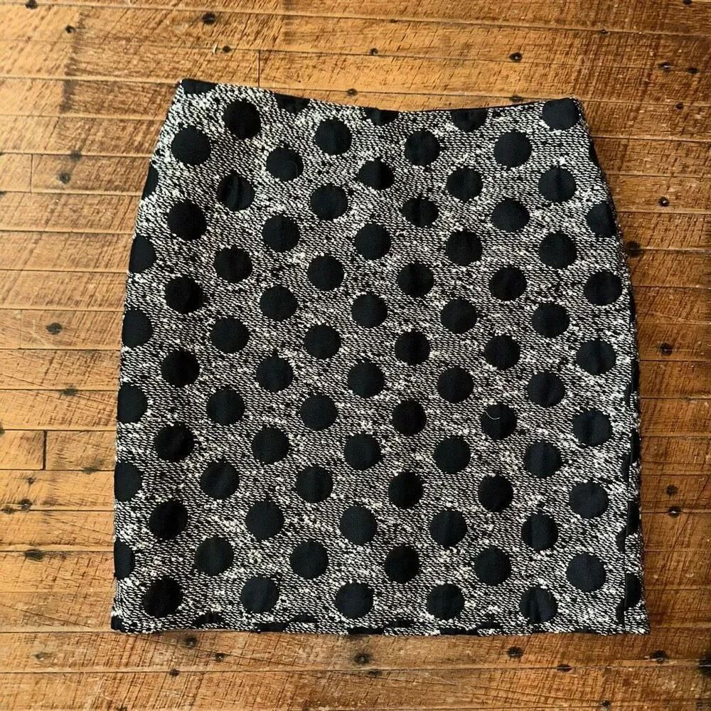 J McLaughlin black polka dot business casual size 10 pencil skirt